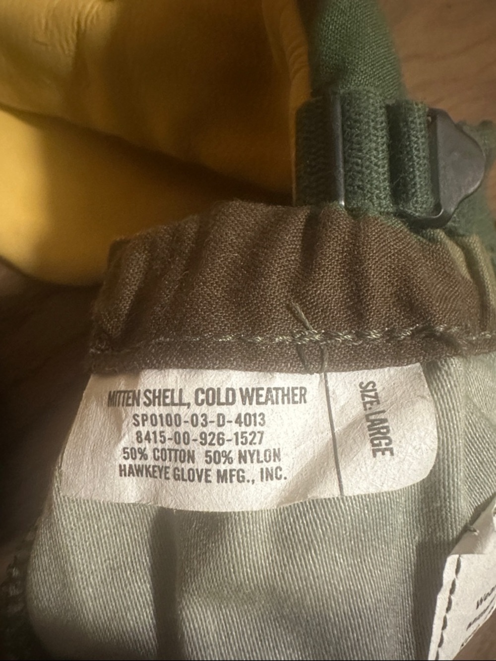 Camo Mittens - Picture 4 of 7